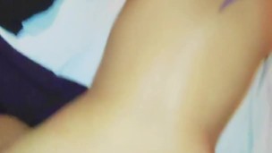 Me mete la verga por atrás