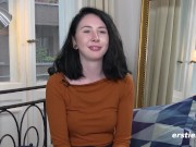 Ersties: Junge Studentin Joana besorgt es sich mit ihrem Lieblingsspielzeug 2/16