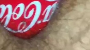 Me meto una botella por el culo