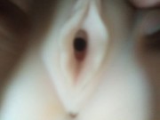 Papi a su chica para tocar su apretado coño, ¡shhh! Cállate & muñeca sexual