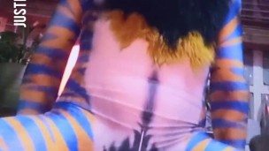 Hot gay liger scratching an itch,