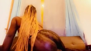 All this ass but no one to give it to 😢