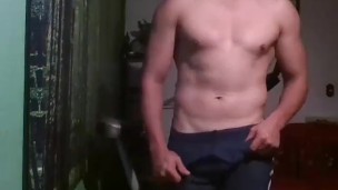 See My gains and dance a litter reggaeton