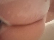 Mi vecino me graba mientras me baño 13/16