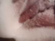 Mi vecino me graba mientras me baño 3/16