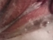 Mi vecino me graba mientras me baño