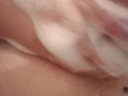 Mi vecino me graba mientras me baño 9/16