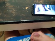 Поругался с женщиной и пошел мастурбировать на кухню, оставил на утро сюрприз 😈 13/16