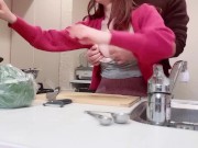 料理中の彼女の胸を後ろから揉みまくってウーマナイザーの吸うやつで乳首を攻めまくったら喘ぎ声がすごい 素人カップル/日本人/個人撮影 7/16