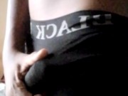 Mostrando na cueca, com pirika grande 10/16