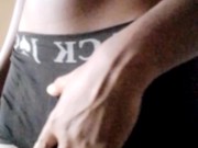 Mostrando na cueca, com pirika grande 3/16