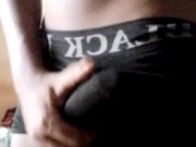 Mostrando na cueca, com pirika grande 6/16