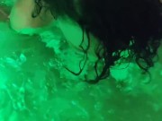 Marito e moglie italiana scopano nella Jacuzzi di un motel