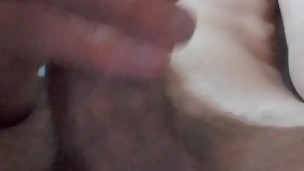 Chico virgen muestra su gran polla follando