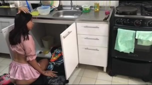 la puta mujer de mi jefe me sedujo mientras trabajaba y termine follandomela