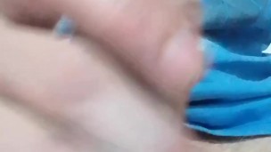 Masturbándome mi jefa me descubre