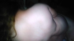 De lado cogiendo con mi novia en la cama desnudos