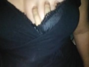 Jugando con las tetas de mi novia
