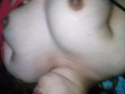 Jugando con las tetas de mi novia