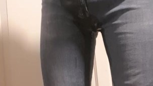 feels great to wet my jeans!!
