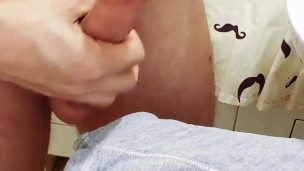Walę konia i spuszczam się w spodnie dla mojego klienta