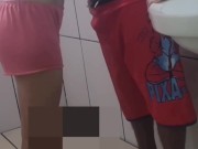 Fodendo a empregada . no banheiro !