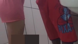 Empregada: Sexo selvagem no banheiro!