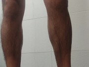 Encontré una cámara que estaba grabando mientras tomaba un baño y decidí sorprenderla. 2/16