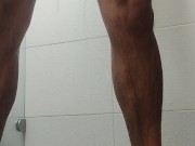 Encontré una cámara que estaba grabando mientras tomaba un baño y decidí sorprenderla. 3/16