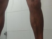 Encontré una cámara que estaba grabando mientras tomaba un baño y decidí sorprenderla. 4/16