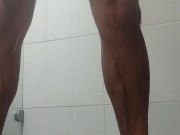 Encontré una cámara que estaba grabando mientras tomaba un baño y decidí sorprenderla. 6/16