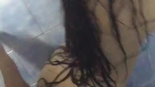 Mi Novio Entra Mientras Me Estoy Duchando y Me Pone A Gemir Bien Duro Mientras Me Echa Todo El Semen