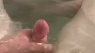 Cumshot UNDERWATER! 💦💧🛀🏼