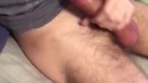 Дрочу и кончаю на себя