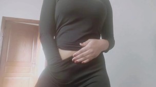 حابة نيك شهوتي ف زب يتحشا بين فخادي و نزير عليه و يبقا داخل خارج يتحك فوق طبوني وانا مزيرة علو 🤤😳