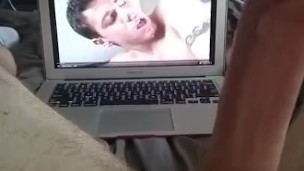 HUGE CUMSHOT FROM AN UNCUT COCK WATCHING PORN