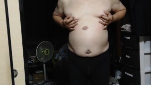 乳首乳房いじり　