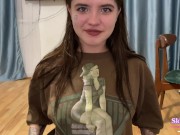 Милашка села на мой член, я трахнул её раком и кончил ей на лицо. Крупный план. 1/16