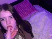 Милашка села на мой член, я трахнул её раком и кончил ей на лицо. Крупный план. 13/16