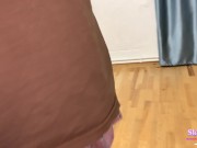 Милашка села на мой член, я трахнул её раком и кончил ей на лицо. Крупный план. 5/16