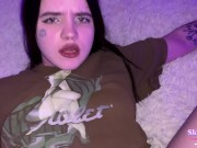 Милашка села на мой член, я трахнул её раком и кончил ей на лицо. Крупный план. 7/16