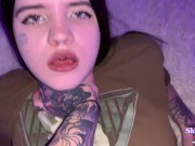 Милашка села на мой член, я трахнул её раком и кончил ей на лицо. Крупный план. 8/16