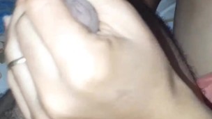 Acariciando e com mão no pau: puro tesão!
