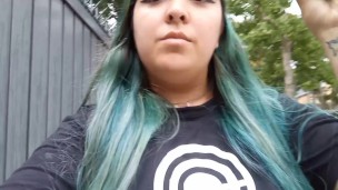 Mira mis pezones duritos 🤤 Flashing caminando x mi barrio 😈💦