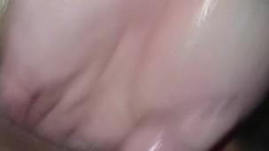 Milf puta, me usa de juguete y se masturba adentro mío con créampie. Conchi feliz