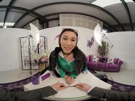 Tiny Asian spinner lets you creampie her pussy in VR