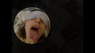 Elle teste une gorge profonde et avale tout - couple amateur coconut crazy
