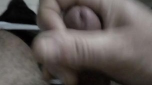 Una paja mañanera en el sofa de mi casa