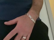 Un voyeur observe sa coloc et se fait sucer puis la baise 3/16