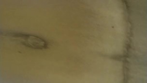 Milf puta, en 4 lo ayudo con la mano para que me de un creampie